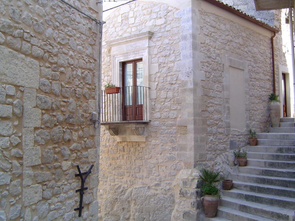 Locanda Don Serafino Historical Boutique Hotel Ragusa Exterior photo