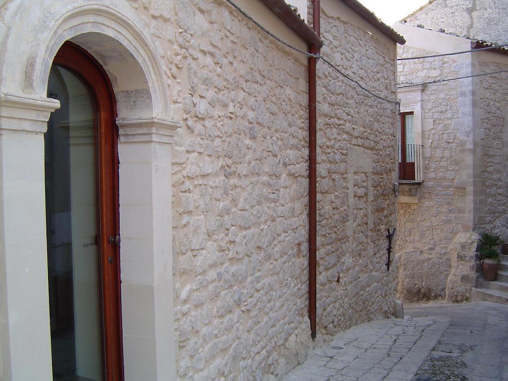 Locanda Don Serafino Historical Boutique Hotel Ragusa Exterior photo